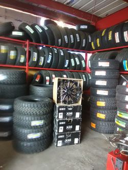 hoy domingo tenemos los mejores descuentos en todas las llantas nuevas y rines en especial visítenos trabajamos los 7 días de la semana
