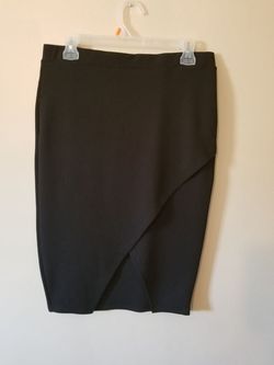 L black front slit pencil skirt