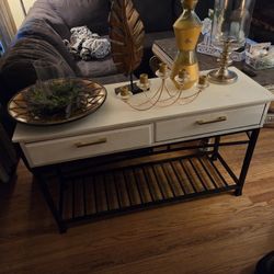 Mesa De  Madera Con Metal  & Decoracion 