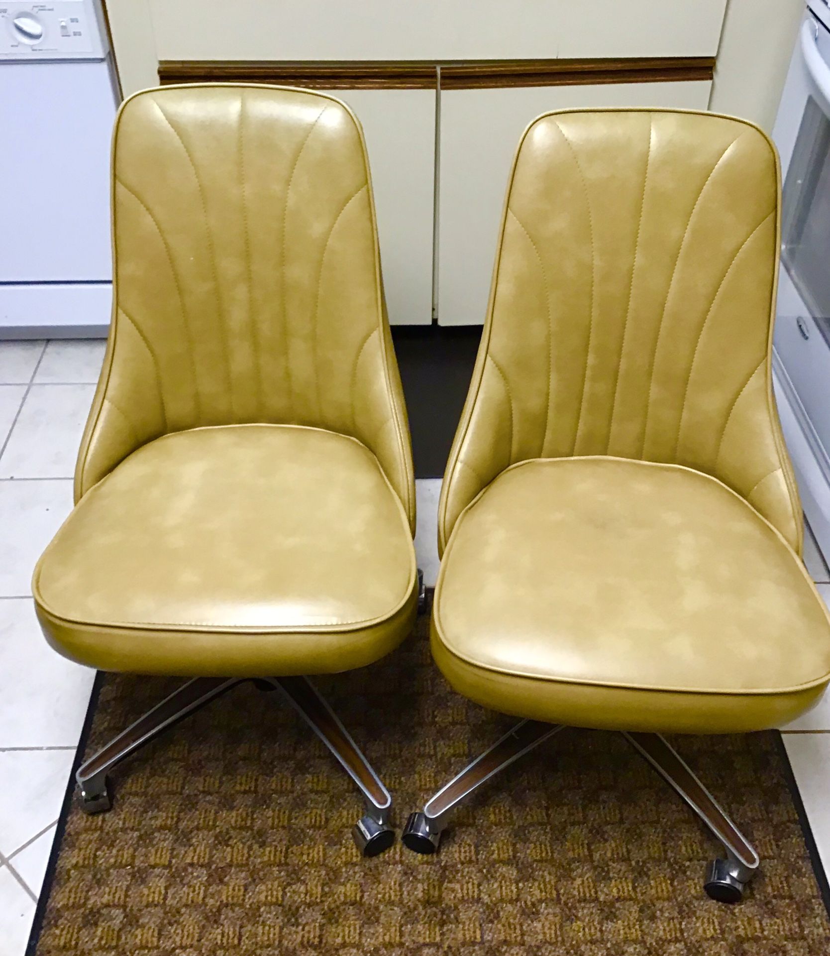 Vintage kitchen table & chairs Mid century modern leaf & table pads