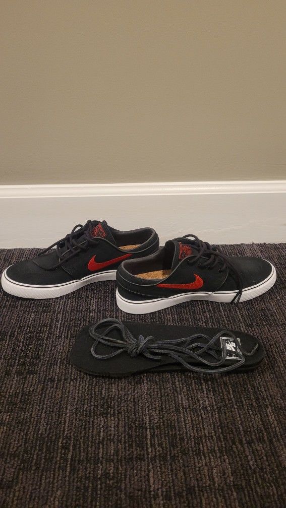 Nike SB
Zoom Janoski OG Plus Shoes