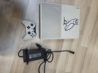 Xbox One Console + Controller + Power Cable