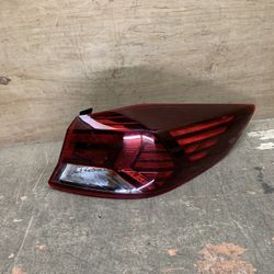 2019-2021 Hyundai Elantra Right Tail Light