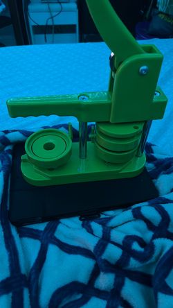 Green DIY Pin Badge Button Maker Press Machine Handheld Craft Punch