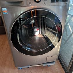 LG 24" Smart All-in-One Washer/Dryer Combo (Graphite Steel) - Like New!