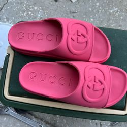Very Nice Gucci Sandal Won Like 3 Time In New Condition 