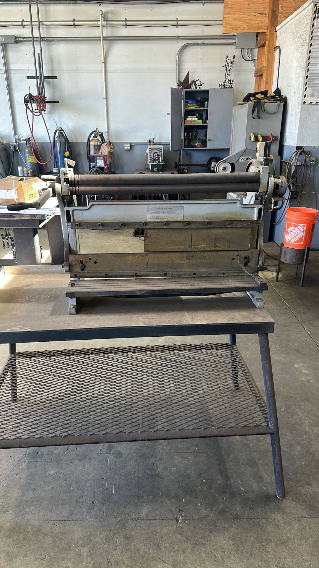 Sheet metal brake