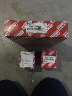 Toyota Highlander 2 oil filter and one air filter