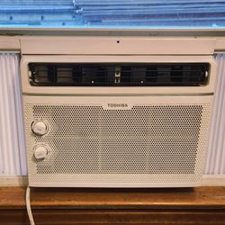 WINDOW AC UNIT AIR CONDITIONER 5000BTU TOSHIBA 