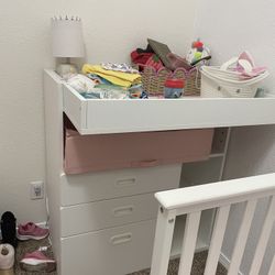 Kids Crib And Changing Table 