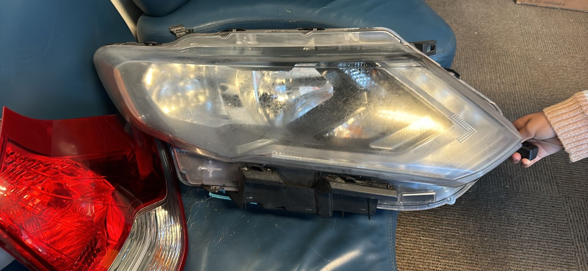 2019 Nissan Rogue Right Headlight 