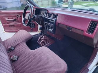 1992 Nissan Pickup clean fl title 4x4, 5 Speed Manual Transmission, 4 Cylinder