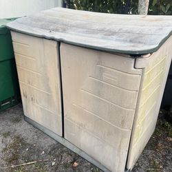 Outdoor Rubbermaid Storage Shed 60x32x44