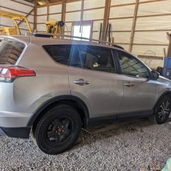 2017  Toyota Rav4 clean title 