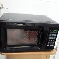 Microwave Small Size 700 Watts 