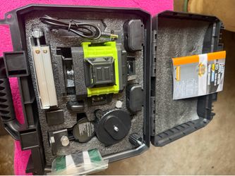Green laser two batteries remote control look all the pictures