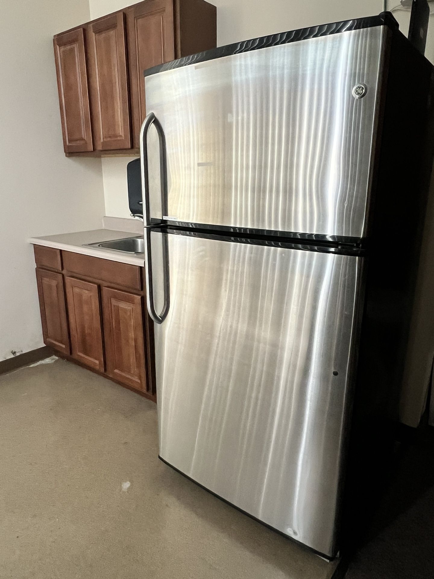 GE Refrigerator ($100)