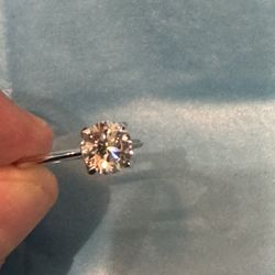 1.53 Carat Round Brilliant Diamond Gold Ring IGI