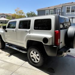 2004 Hummer H3 /manual Transmission  4x4