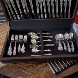 Vintage Baroque Rose Silverware Set-16 Place Settings 