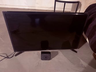 32” TV + Apple TV GOOD Condition