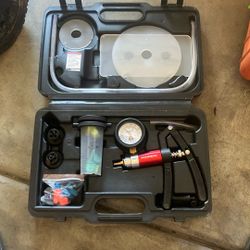MADDOX Dual Vacuum/Pressure Hand Pump Kit