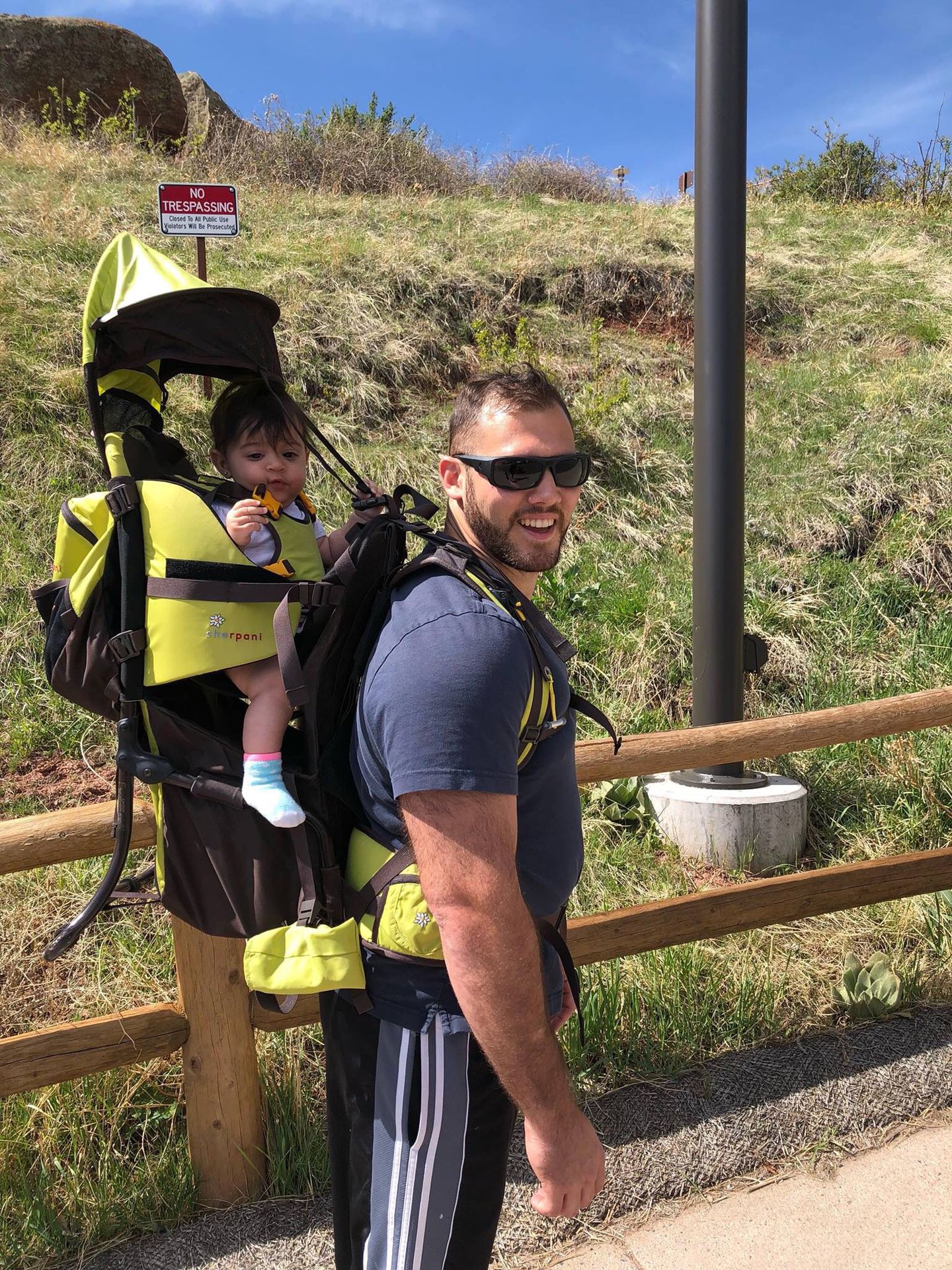 Hiking child carrier / backpack