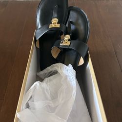 Michael kors sandels