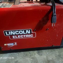 Lincoln Electric 140HD Welder