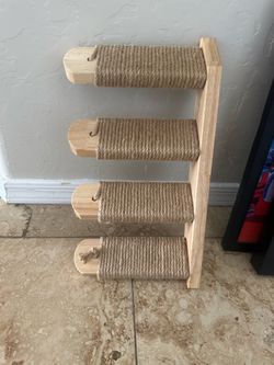 Cat ladder / stairs for wall