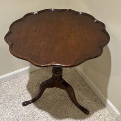 Corner table