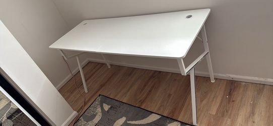 Gaming desk
