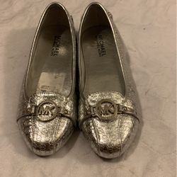 Michael Kors Flat Shoes Size 6 And Half 