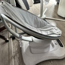 4 Moms Swings