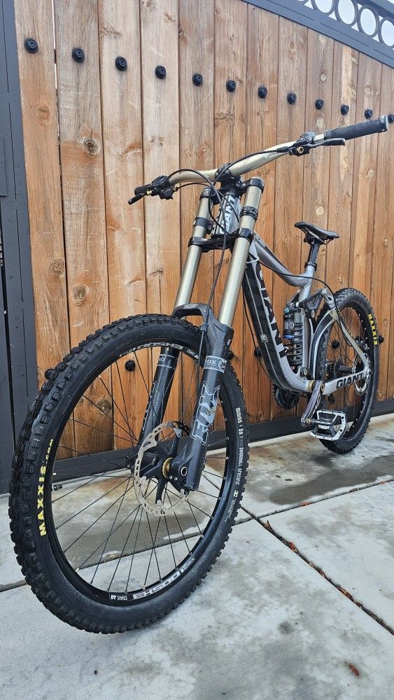 Giant Glory Downhill Mountain Bike o.b.o.