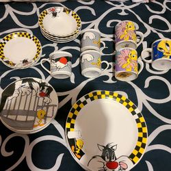 Collectable Tweety Bird And Sylvester Plates/bowls/mug Sets