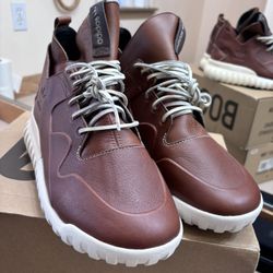Men’s Tennis Shoes.