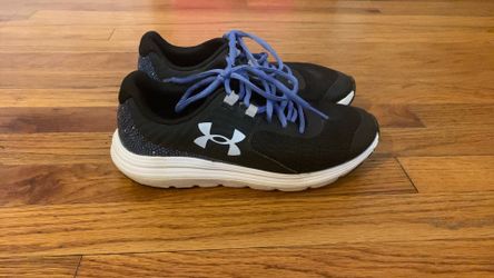 Under Armour Girls tennis shoes; Size: 3.5