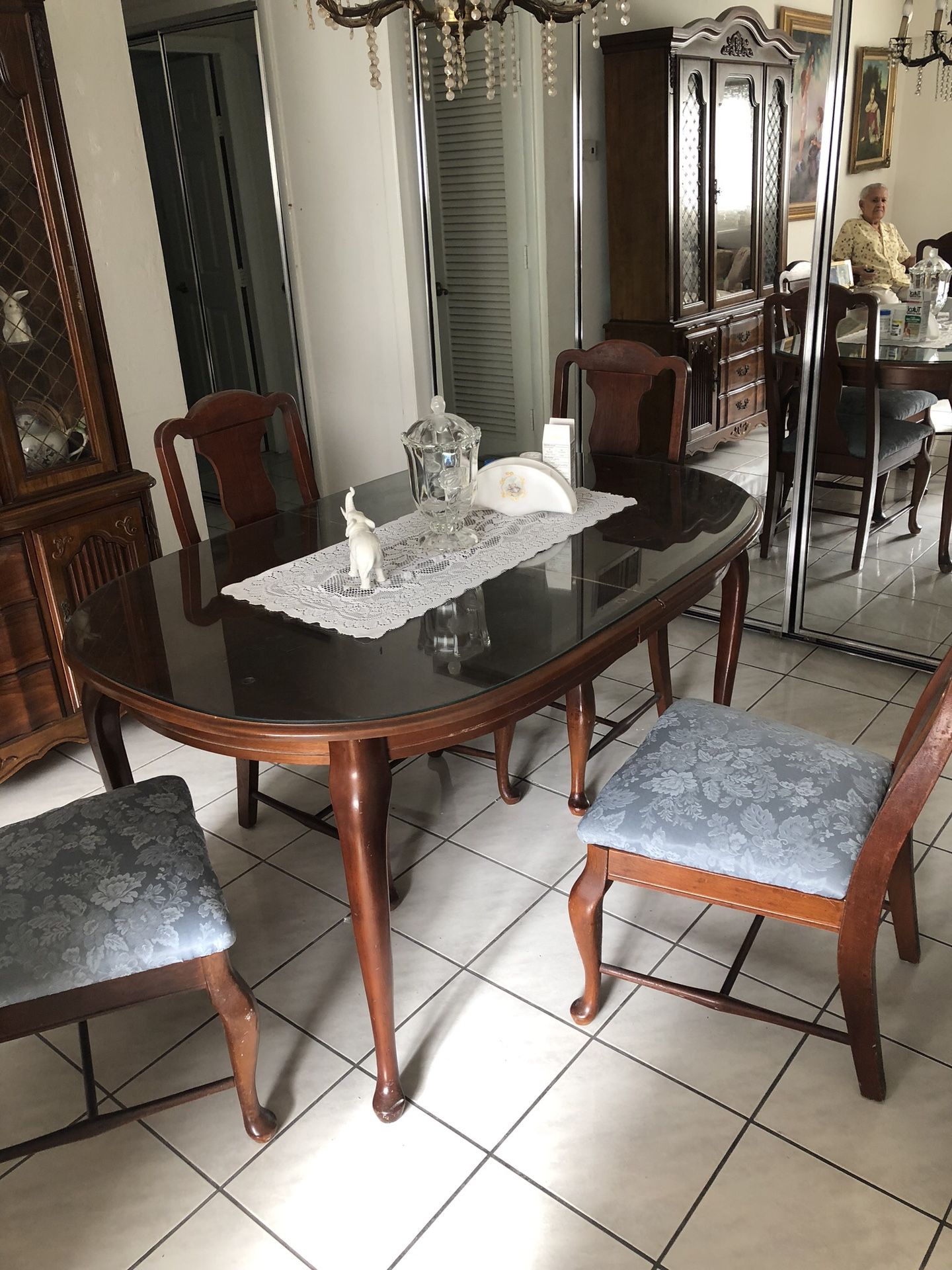 Antique Dining set with 4 chairs in wood