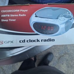 GPX AM/ FM ALARM CLOCK RADIO W/CD PLAYER.