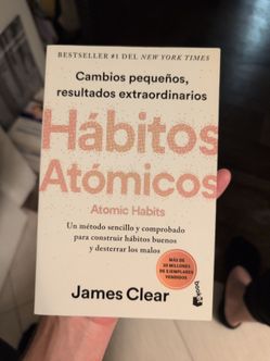 Hábitos atómicos James clear atomic habits Spanish self-help great condition paperback español Spanish book