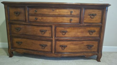 Thomasville Solid Wood 9-Drawer Dresser - Excellent Condition