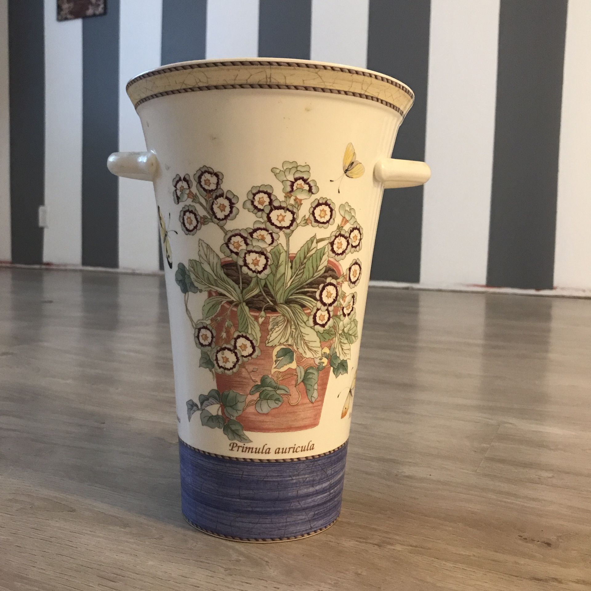 Vase “Sarah’s Garden” by Wedgwood