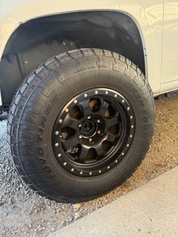 33” Toyo open country with race line wheels
