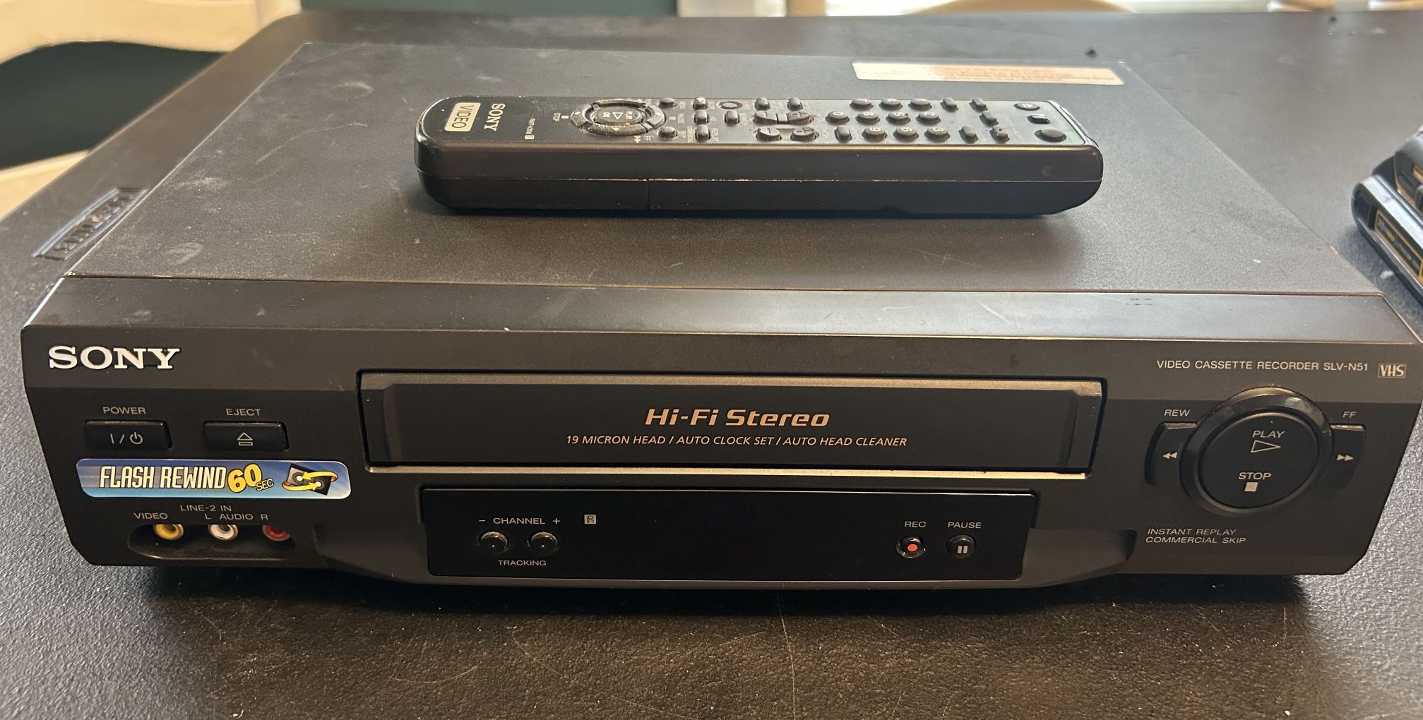 Sony SLV-N51 VHS VCR player w/ remote