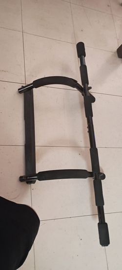 Gold gym pull up bar