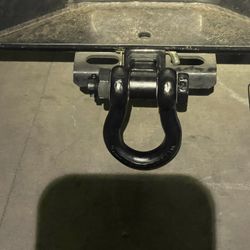 Shackle hitch