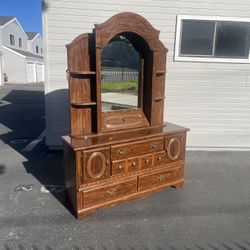 Elegant Wooden Dresser with Mirror – Timeless Style & Storage