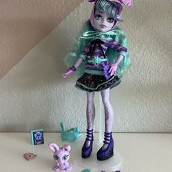 Monster High Creepover Twyla Doll