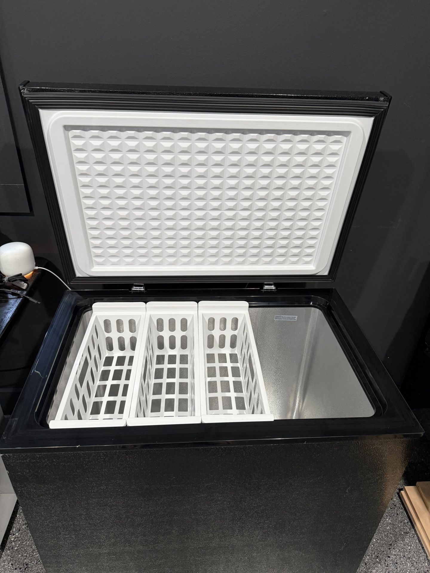7 cu. ft. Deep Freezer (black)